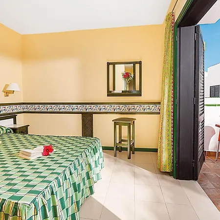 One Bedroom With Pool, At 200m From The Caleta De Fuste